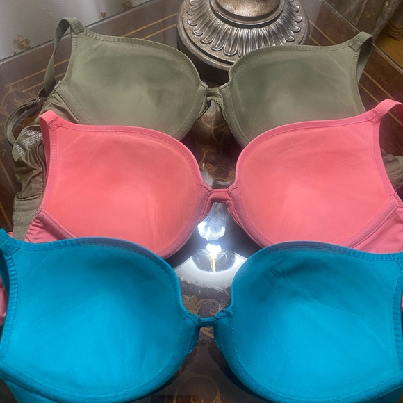 3 BRAS Barely worn, VICTORIA SECRET32-DD - Picture 9 of 11